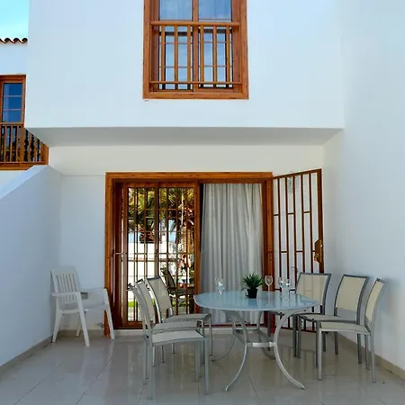 Club Olympus In Garden Апартаменты